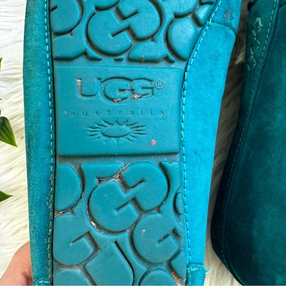 Size 11 UGG Women's Moccasins in Teal with Plush Lining - Picture 5 of 7